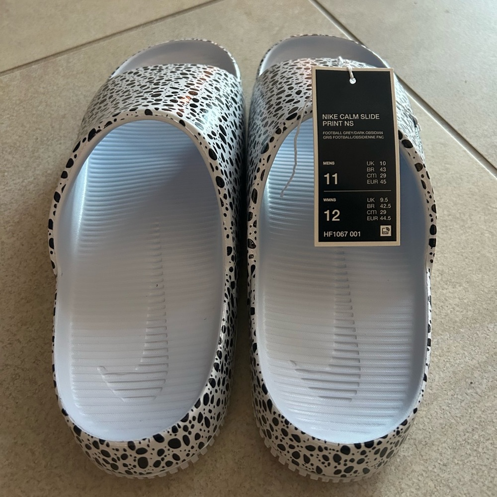 NIKE CALM SLIDE PRINT NS

MEN’S 11
WOMEN’S 12